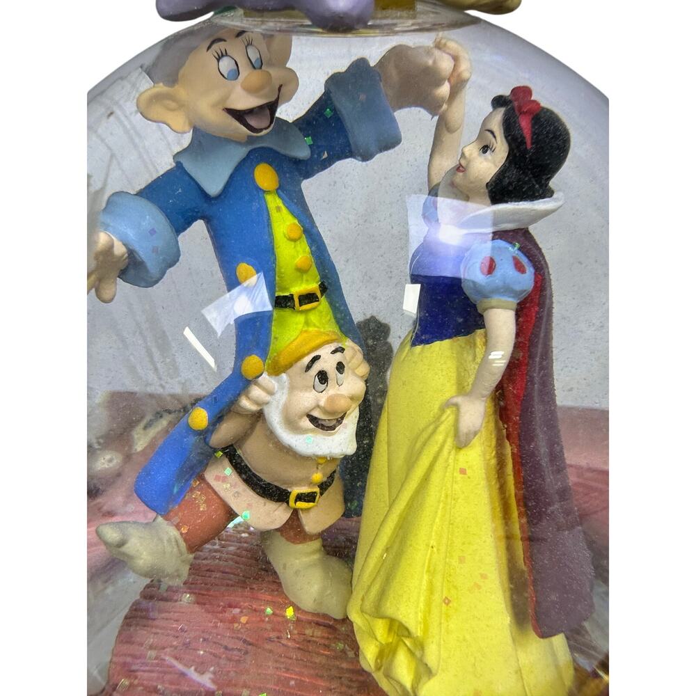 Snow White and the Seven Dwarfs 1998 Musical Snow Globe 'I Whistle a Happy Tune' - Picture 3 of 16